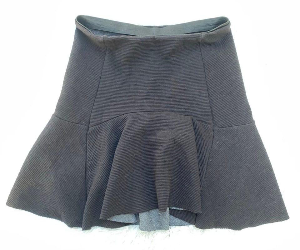 Minifalda Mujer Negra Ribbed con Volado